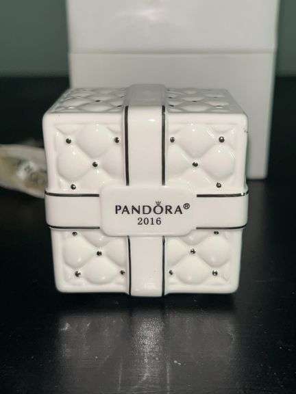 Beautiful 2016 Pandora porcelain gift box ornament in original box