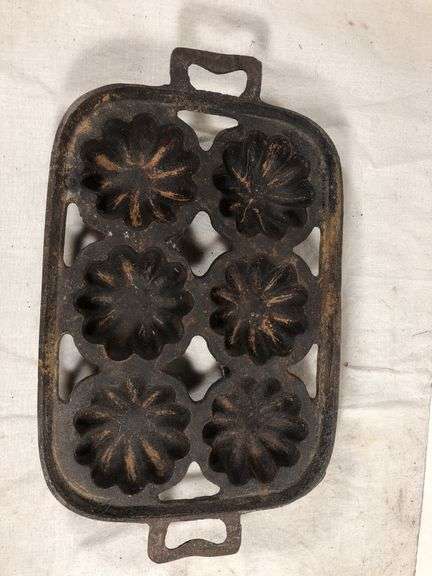 Vintage Circa 1900 Blacklock Foundry (Pre Lodge) or Early Lodge Shell Gem, Muffin Pan, Turks-Hat. Very-Nice-Cond. Cast Iron Pan. 6 piece, 13" x 7"