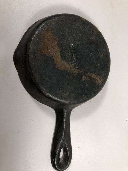 Rare John A. Batson Western Auto Stores advertisingskillet. 2 spout 3.5” skillet.