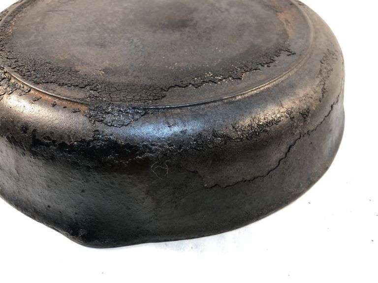 BSR 10.5” diameter 2 spout skillet with heat ring.  8 V  No spin, no wobble.