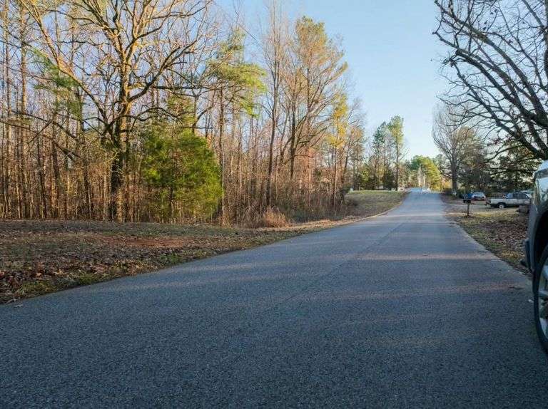 2.8 Acre Lot in Selmer, TN