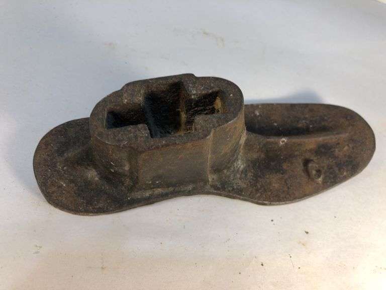 Child size cobbler’s shoe mold. 7 x 2.5 x 2”.