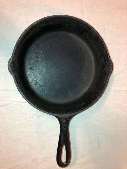 Early 1900s, Sydney Wagner Ware #6 skillet, double spouts. Well seasoned.