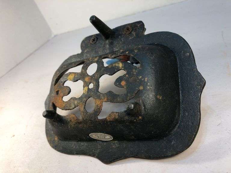 Vintage Dragonfly cast iron footed soap/sponge dish. Blue, orange & white dragonfly sitting on green grass. 4” h x 6” w x 4.5” d.