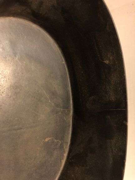 1800s gate marked Dutch oven. 12” x 9”.