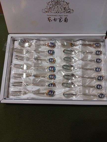 Stainless steal silver plated serving pieces table wear set..14 pcs. image