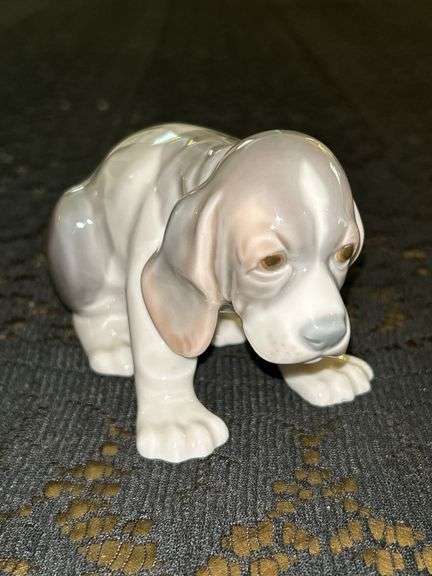 LLADRO Sad Puppy porcelain figurine…..#1071…..6 x 3-1/4 image