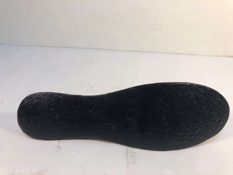 Antique cast iron cobbler’s shoe mold. #33.  8 1/2 x 2 3/4”.