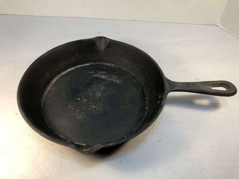 Masterclass Premium Collection 7 1/2” diameter skillet. 2 spout. No spun, no wobble. image