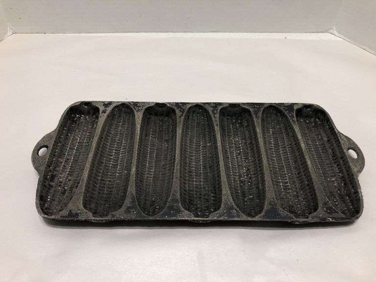 Vintage aluminum Wagner Ware Sidney Krusty Korn Kob Junior 7 stick cornbread pan. #453 13 x 6”. image