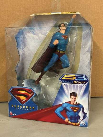 MATTEL Superman Returns “Metropolis Rising Superman vinyl figure from the S3 Select Sculpt Series