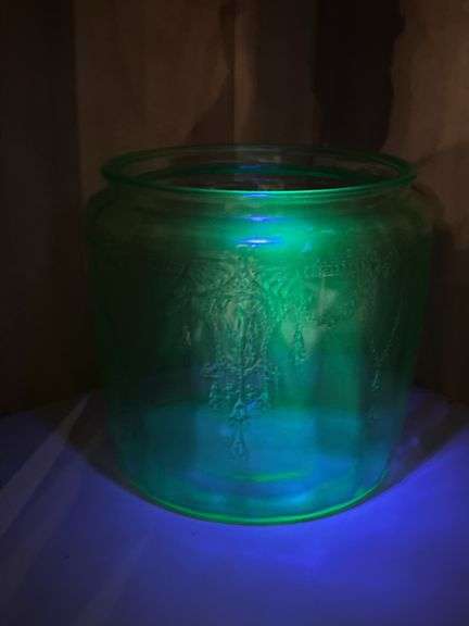 Anchor Hocking uranium glass CAMEO Ballerina biscuit jar (no lid)……5”D x 5-1/2 image