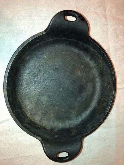 Lodge 6.5” double handled casserole dish. Seasoned.