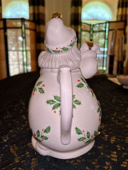 Lenox Holiday Santa Collection Teapot…..10” tall