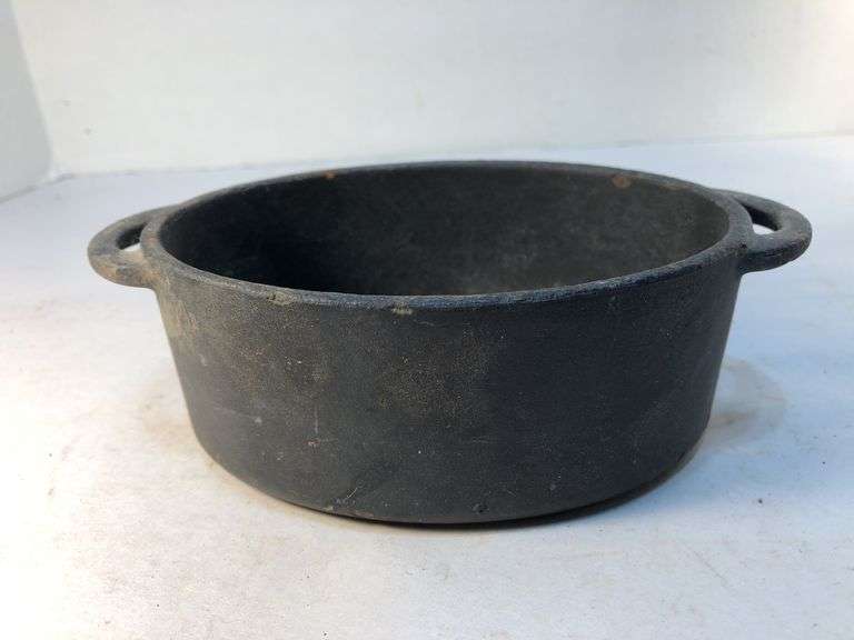 Vintage mini oval cast iron Dutch oven. 6 x 3.5” no spin, no wobble. No markings. image