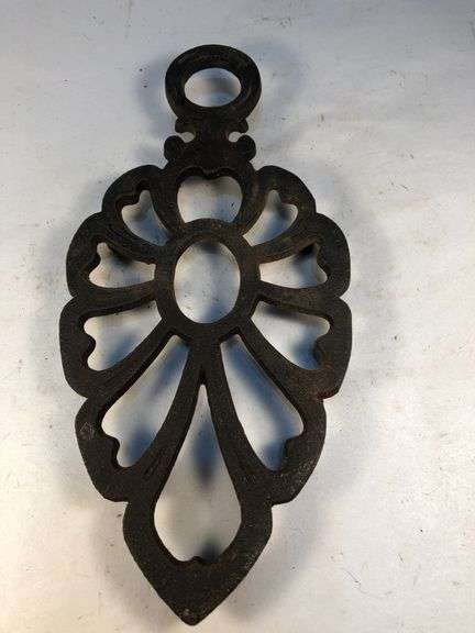 Vintage Wilton cast iron trivet. 8 x 4”.