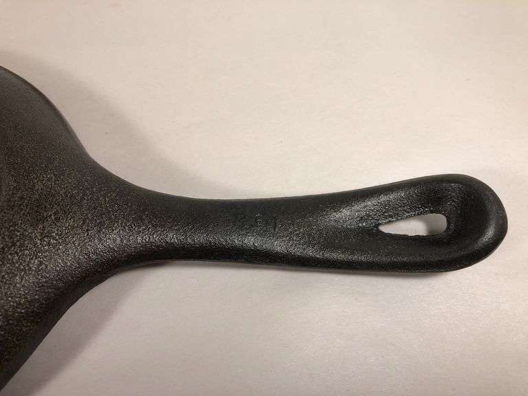 Lodge oval sizzle server #2. Surface area 9.5 x 7”. Not seasoned. No spin or wobble.