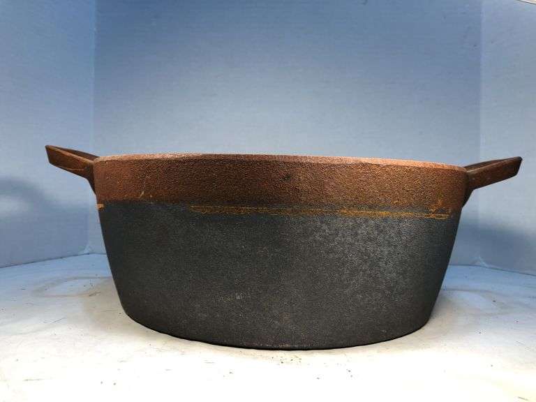 Unseasoned 5.5 qt GreenPan USA. No lid. 11” diameter. 4 1/2” H. Very heavy pan.