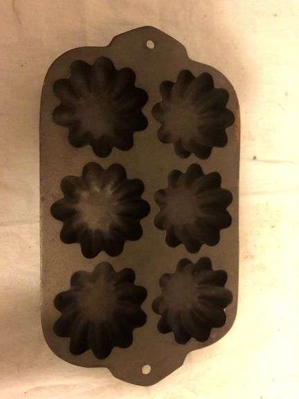 Vintage Turks Head 6 cup muffin pan. #2.  9.5 x 5.5”.  Unseasoned.