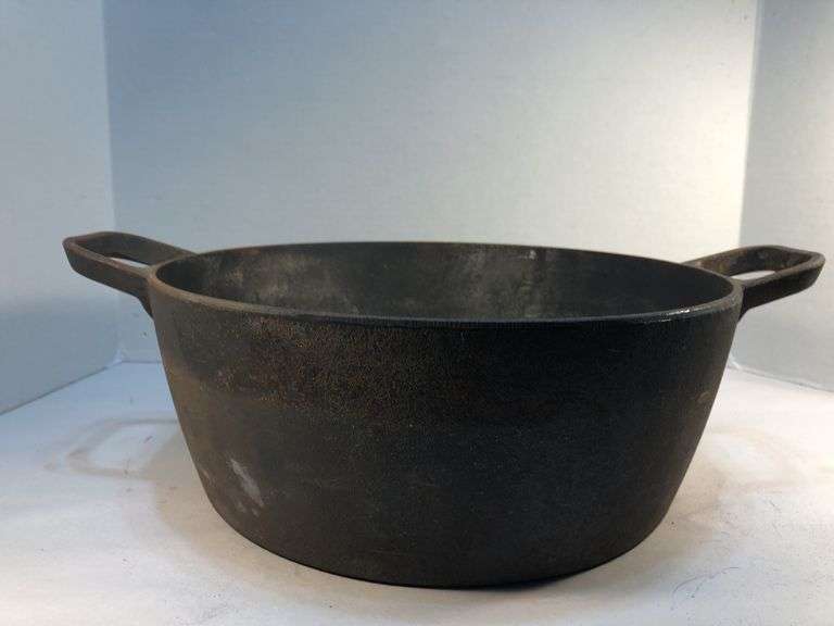 5.5 qt. Green Pan Dutch oven pan. Pan only. No lid. Includes new handle and screws for a lid. Never used.