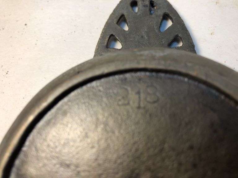 Antique cast iron porringer with heat ring by John Wright #218. 6” x 4” diameter.