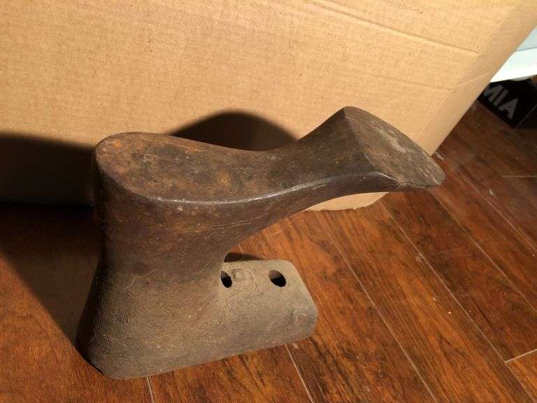 Antique cast iron cobbler's shoe mold anvil/stand. #9. 11”L x 8” H.