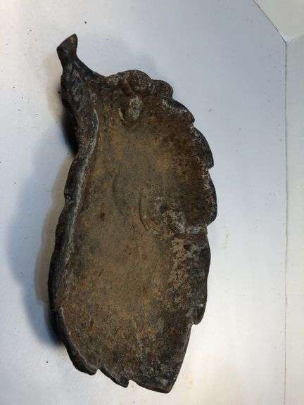 Vintage cast iron leaf bowl. Nut shape at base. 9 x5.5” No markings.