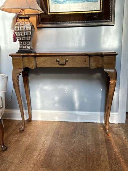 Queen Anne style single drawer console table…..39-3/4 x 13-3/4 x 32 tall…..LAMP NOT INCLUDED image