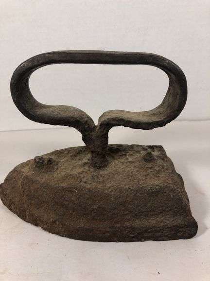 Antique primitive SAD iron. 6 x 3.75”.