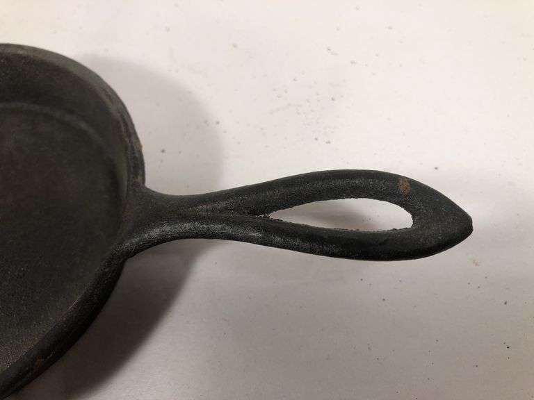 1800s gate marked Lodge #7 pointy handle 4” skillet with single spout and heat ring.