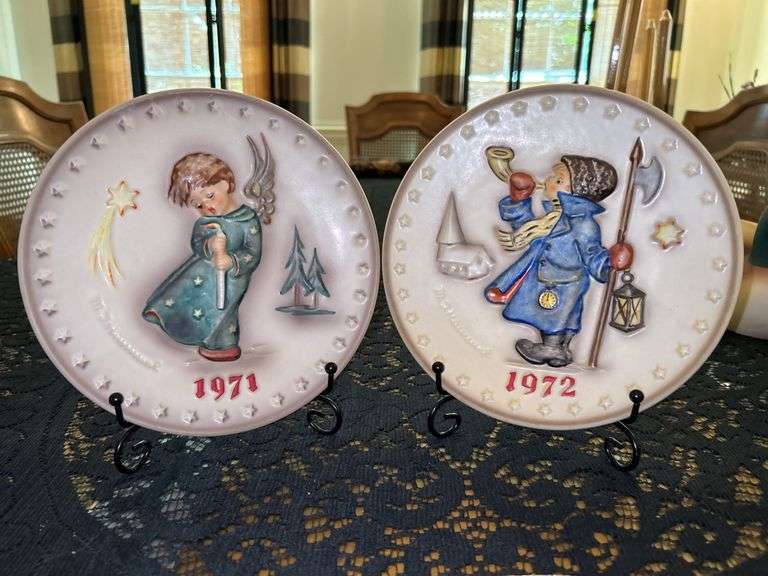 Set of (2) Hummel Annual Decorative Plates…..left is 1971 1st Annual, right is 1972 2nd Annual image