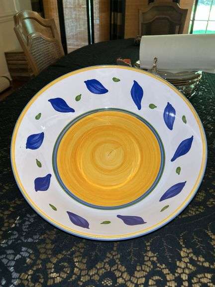 Very nice Williams-Sonoma serving bowl…..13”D x 4” tall…..no chipping image