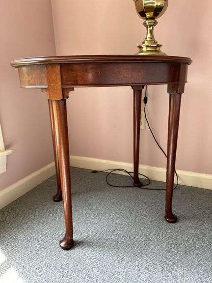Queen Anne style oval side table…..scratching/scuffing…..27-1/2 x 19-1/2 x 26 tall image