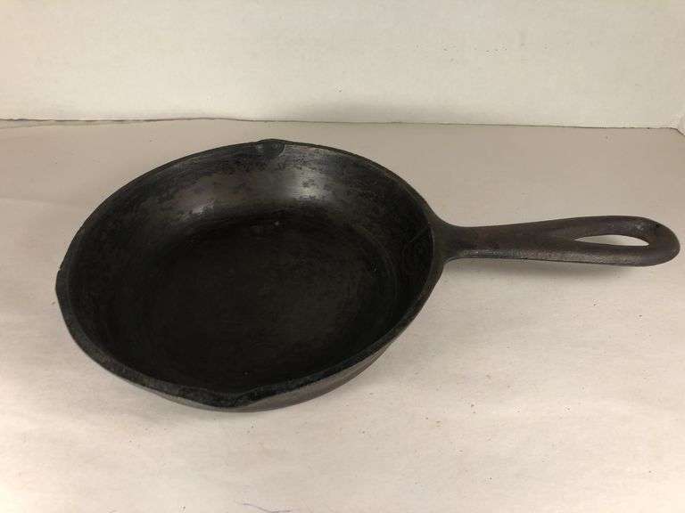 Vintage BSR Century series 6 5/8” #3 skillet. 2 spout. Made in USA. Heat ring.