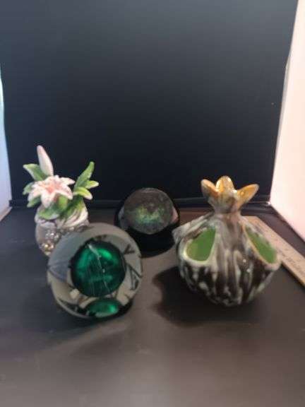 Misc. Decor... Two paper weights,  vase and a porcelain flower ..see description image