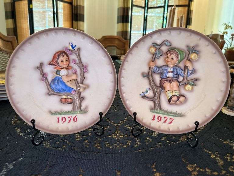 Set of (2) Hummel Annual Decorative Plates…..left is 1976 6th Annual, right is 1977 7th Annual image