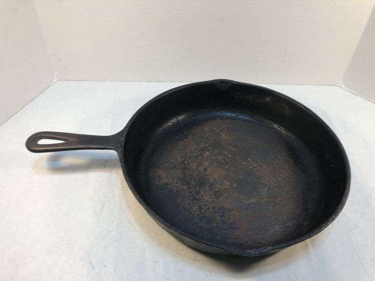 BSR 10.5” diameter 2 spout skillet with heat ring.  8 V  No spin, no wobble.