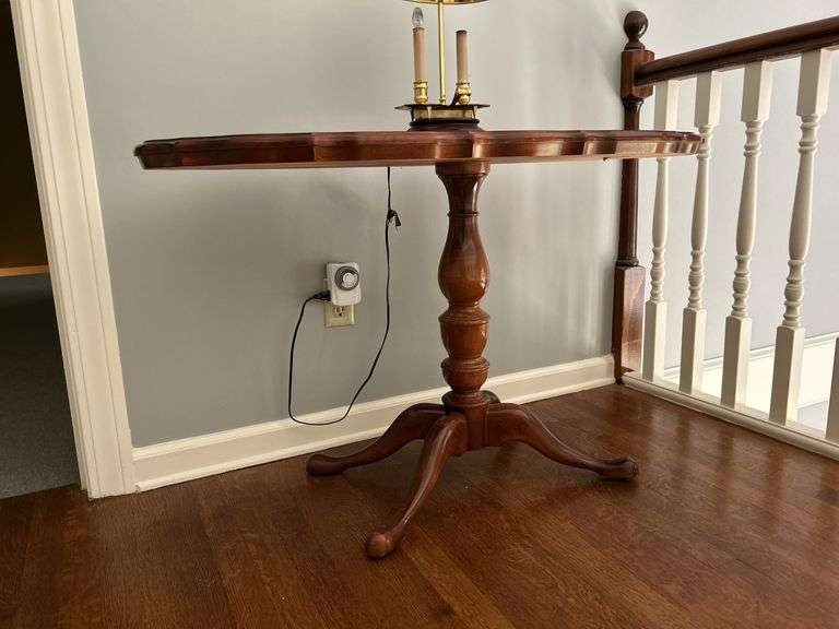 Scalloped edge oval pedestal side table…..top has a few spots and needs cleaned…..45 x tall x 18 x 27-1/2 tall…..lamp not included image