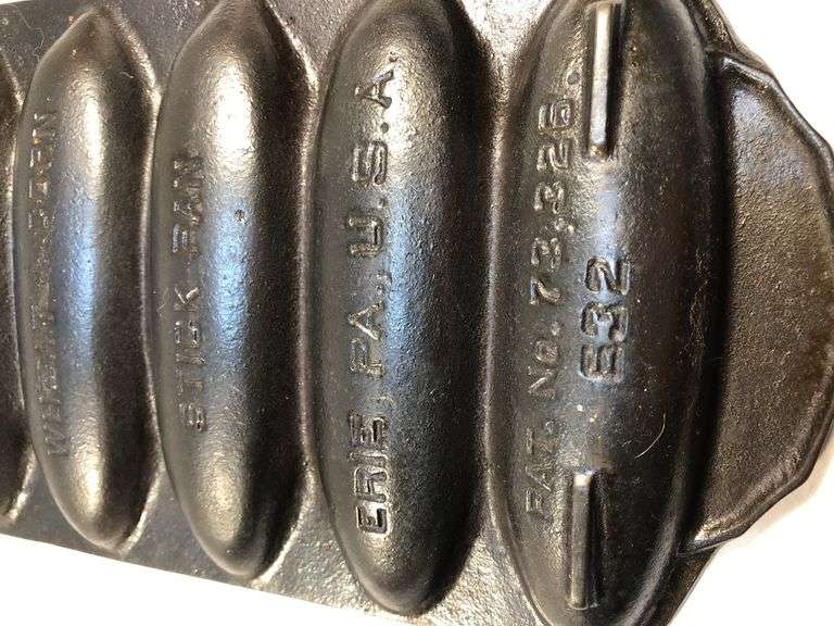 Rare Griswold No. 2700 wheat/corn design cornbread stick pan. #632. Erie, PA.  USA.  13 x 6”. Valued at $475 to 600.