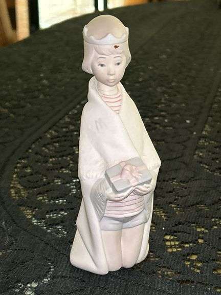 LLADRO Young King Melchior Nativity Bisque Porcelain Figurine (#4673)…..6-3/4” tall….part of the Children's Nativity Wiseman Series image