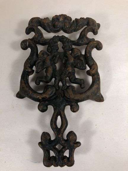 Vintage Wilton cast iron Cherub trivet. Black. 8 x 4.5”.