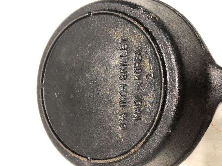 6 1/2” #2  3 notch skillet with heat ring and 2 spouts. Rounded interior surface. Made in Korea.