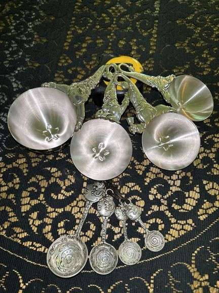 Set of (4) Santa decorative measuring cups and set of (4) Lucky Frog Fat Toad Clover Pewter Measuring Spoons image