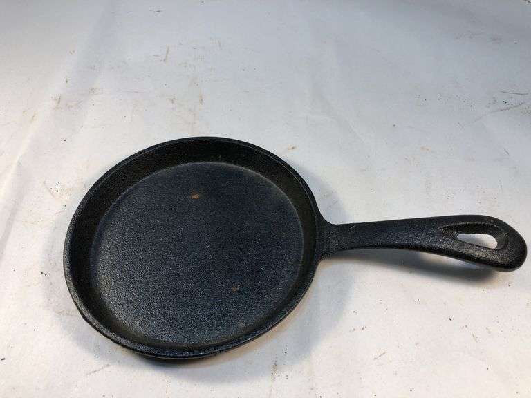 Mini 5” cast iron cookie skillet. 3.75” handle. No markings. No spin, no wobble. image