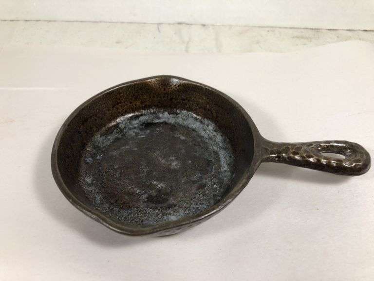 Hammered Salesman sample 4” diameter skillet. VI