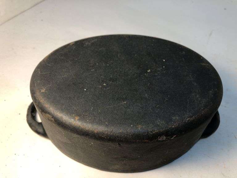 Vintage mini oval cast iron Dutch oven. 6 x 3.5” no spin, no wobble. No markings.