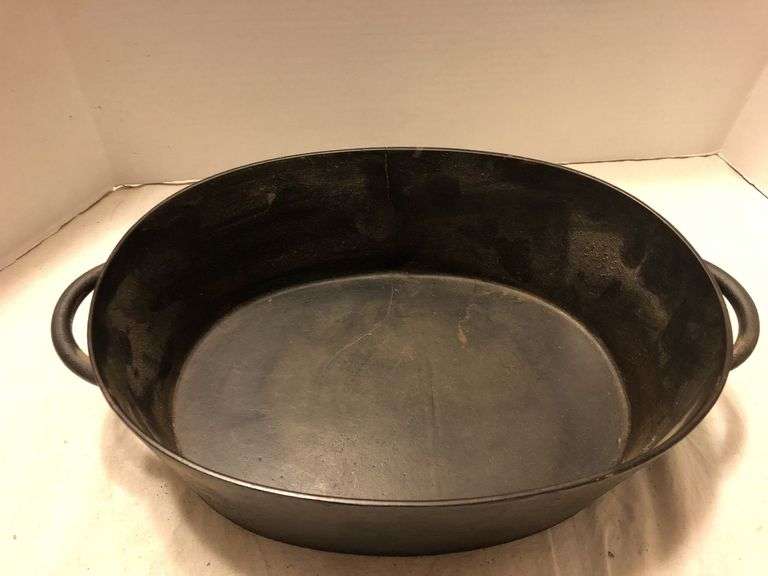 1800s gate marked Dutch oven. 12” x 9”.