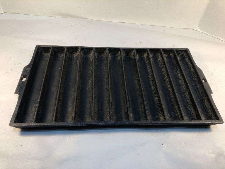 Griswold Erie No. 22 Cast Iron 954 Corn Bread Stick Pan, 11 sticks. 14 x 7”.