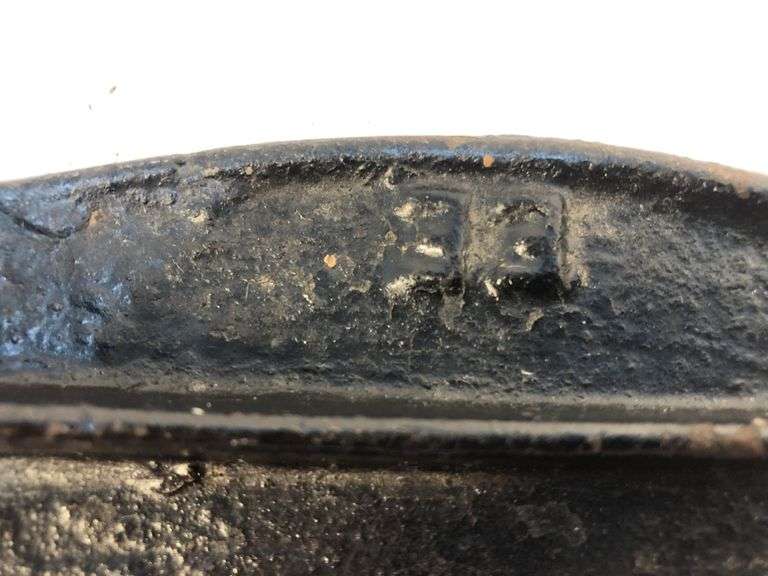 Antique cast iron cobbler’s shoe mold. #33.  8 1/2 x 2 3/4”.