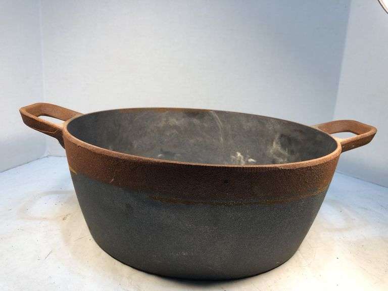 Unseasoned 5.5 qt GreenPan USA. No lid. 11” diameter. 4 1/2” H. Very heavy pan. image